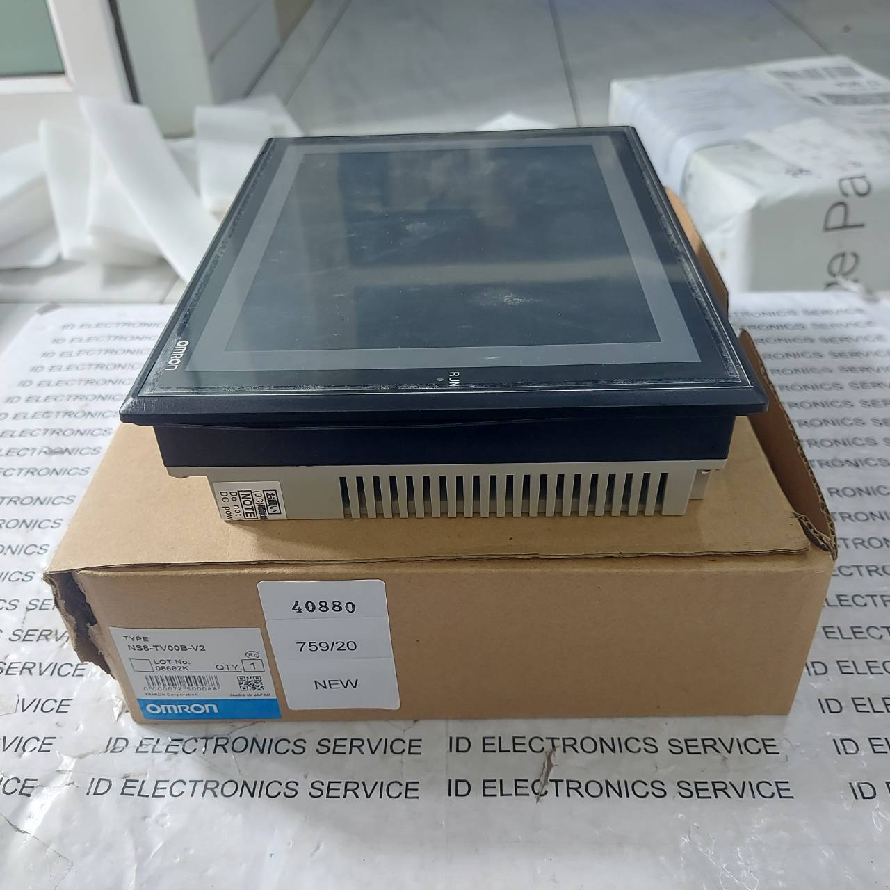 LCD TOUCH SCREEN " OMRON " MODEL : NS8-TV00B-V2