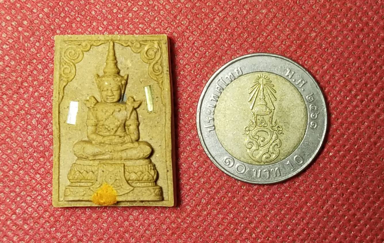 พระแก้วมรกต เนื้อผงมวลสารศักดิ์สิทธิ์ หลวงปู่แสน วัดบ้านหนองจิก จ.ศรีสะเกษ ปี 2561 (ฝังข้าวสารหิน ตะกรุดเงิน+ทองเหลือง)