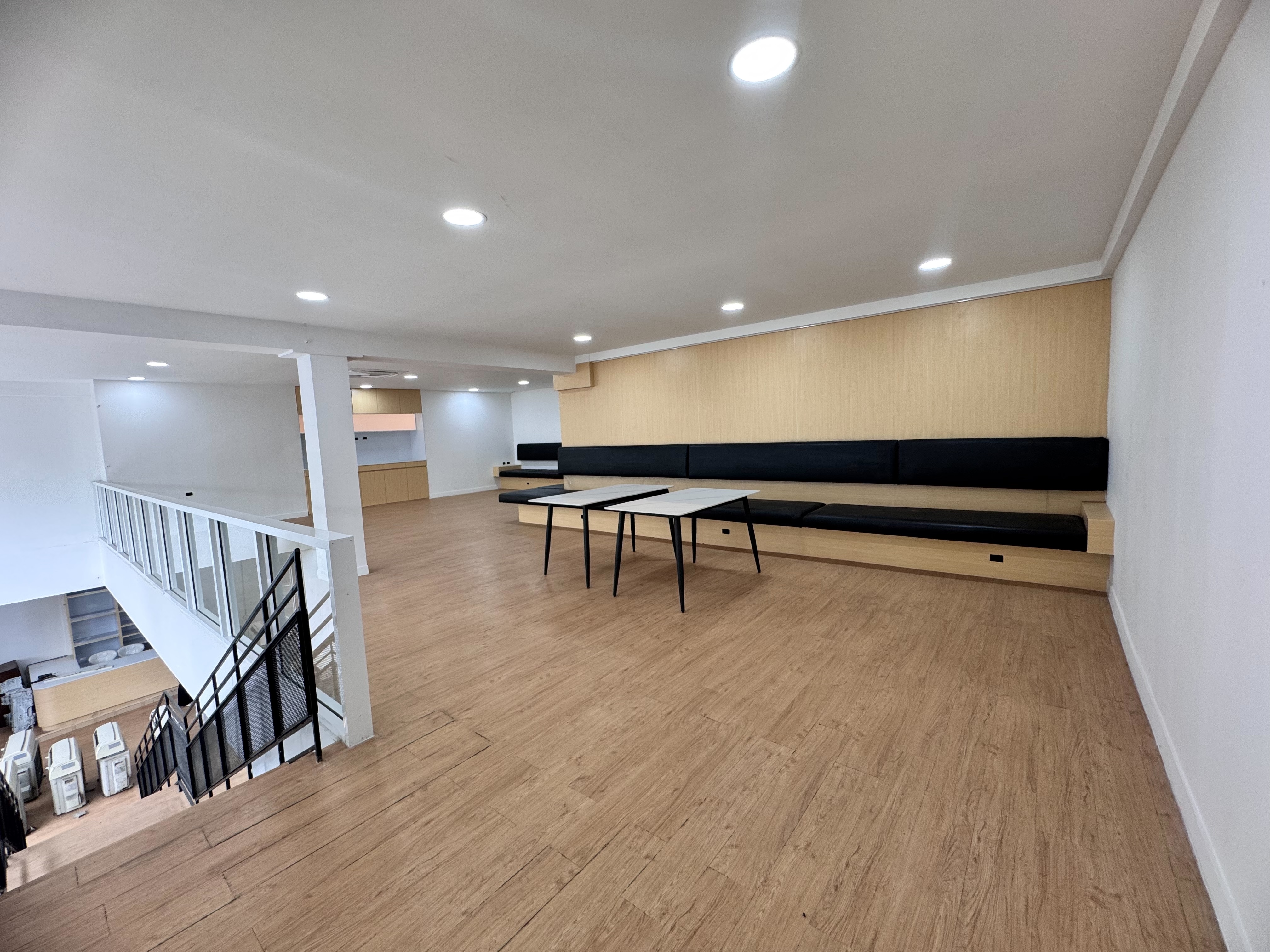 ให้เช่าพื้นที่ ชั้น 1 และชั้นลอย ทำเลเอกมัย ใกล้ BTS เอกมัย (N.1222)