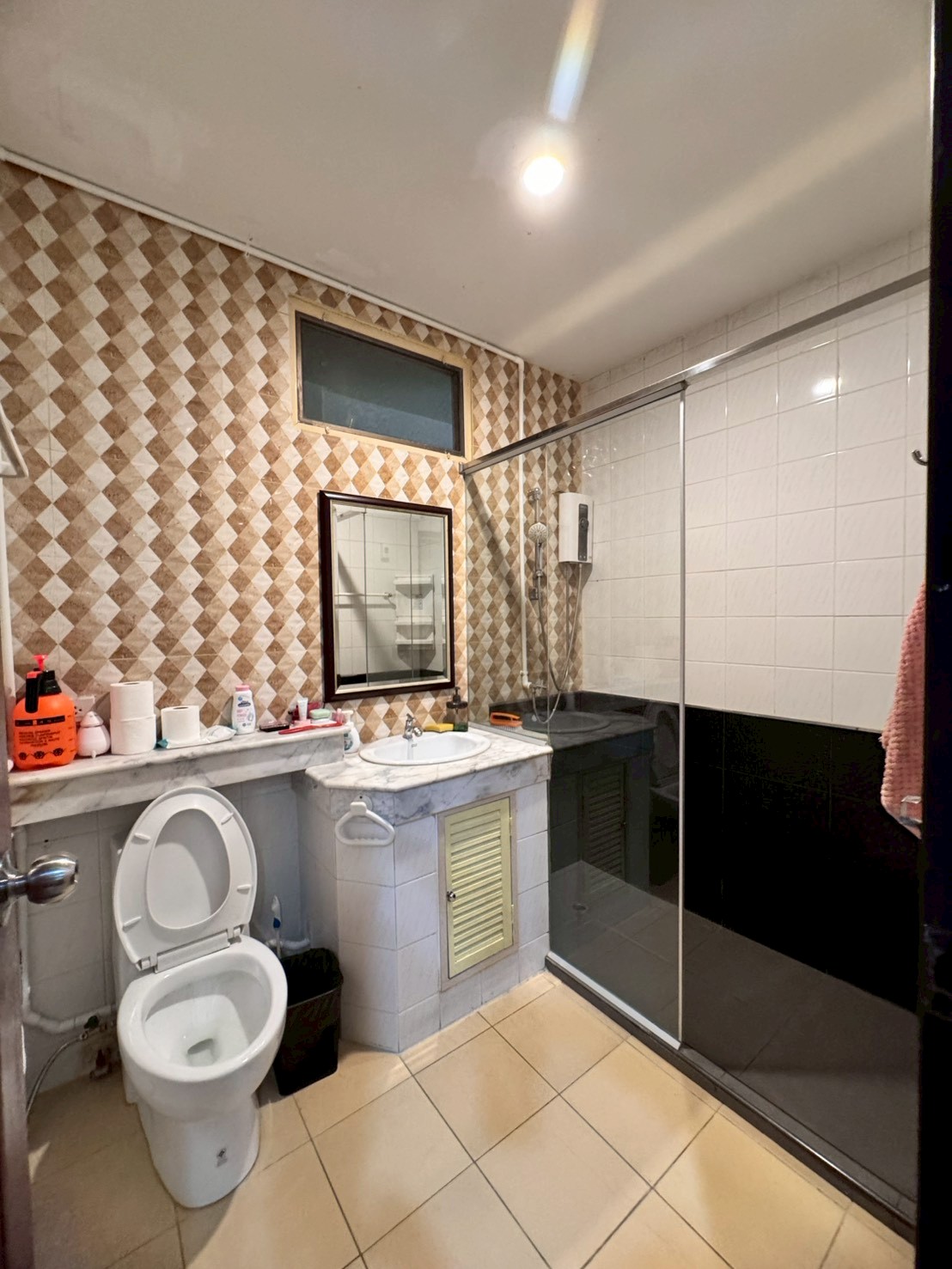 ขายทาวน์เฮ้าส์ 2 ชั้น ใกล้สมิติเวช ซอยสุขุมวิท 49/1 ทำเลดีเดินทางสะดวก (N.1872)