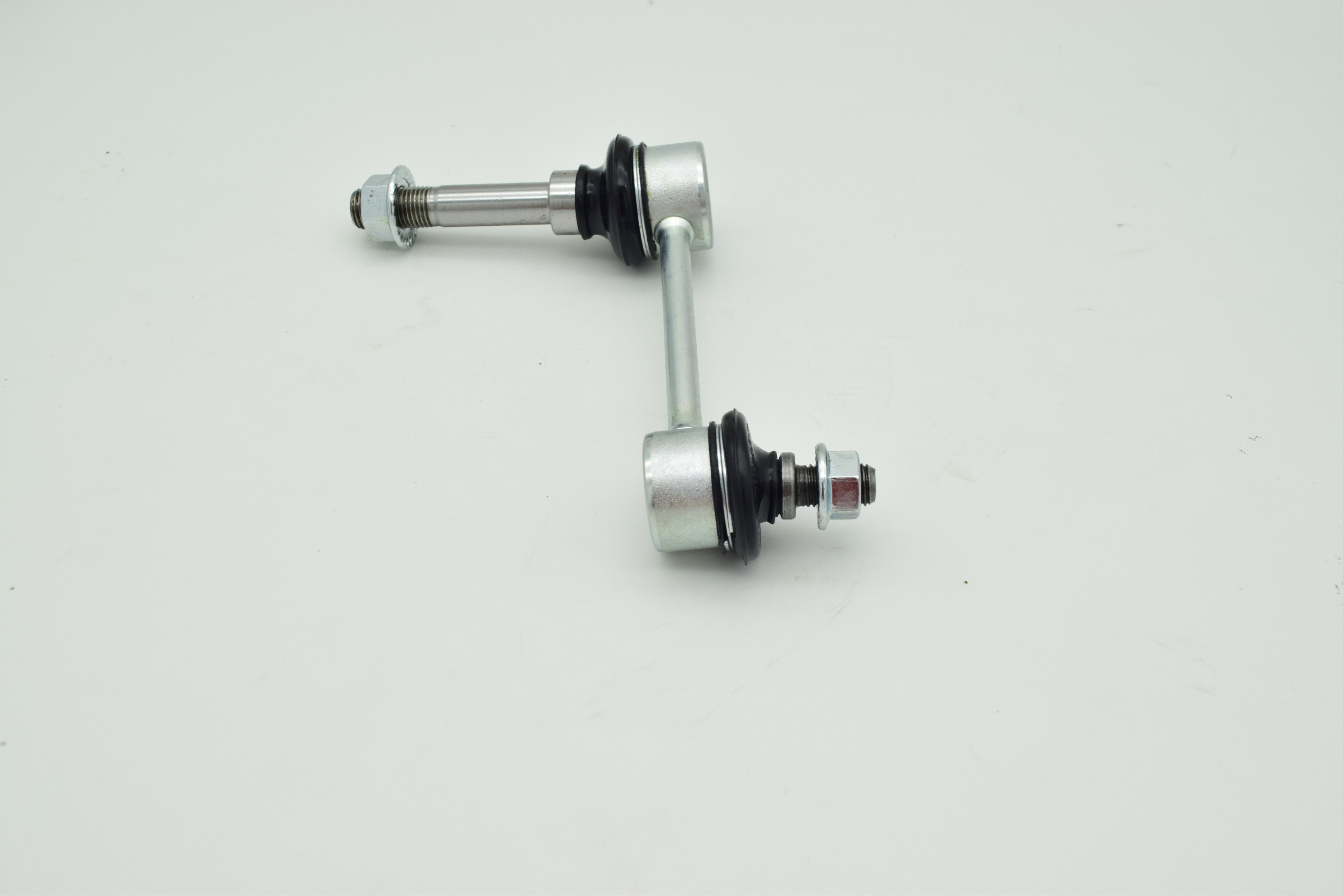 ลูกหมากกันโคลงหน้า TOYOTA MARK II GX100, JZX100, JZX101 1996-2000 โตโยต้า / ขนาด ยาว A 107 mm. เกลียวเสื้อ B 10 mm. ตัวเลขบอกทิศ C 12' / 3L-3830 / ยี่ห้อ 333 (1คู่ 2 ตัว) (STABILIZER LINK FRONT) (ซ้าย / ขวา)