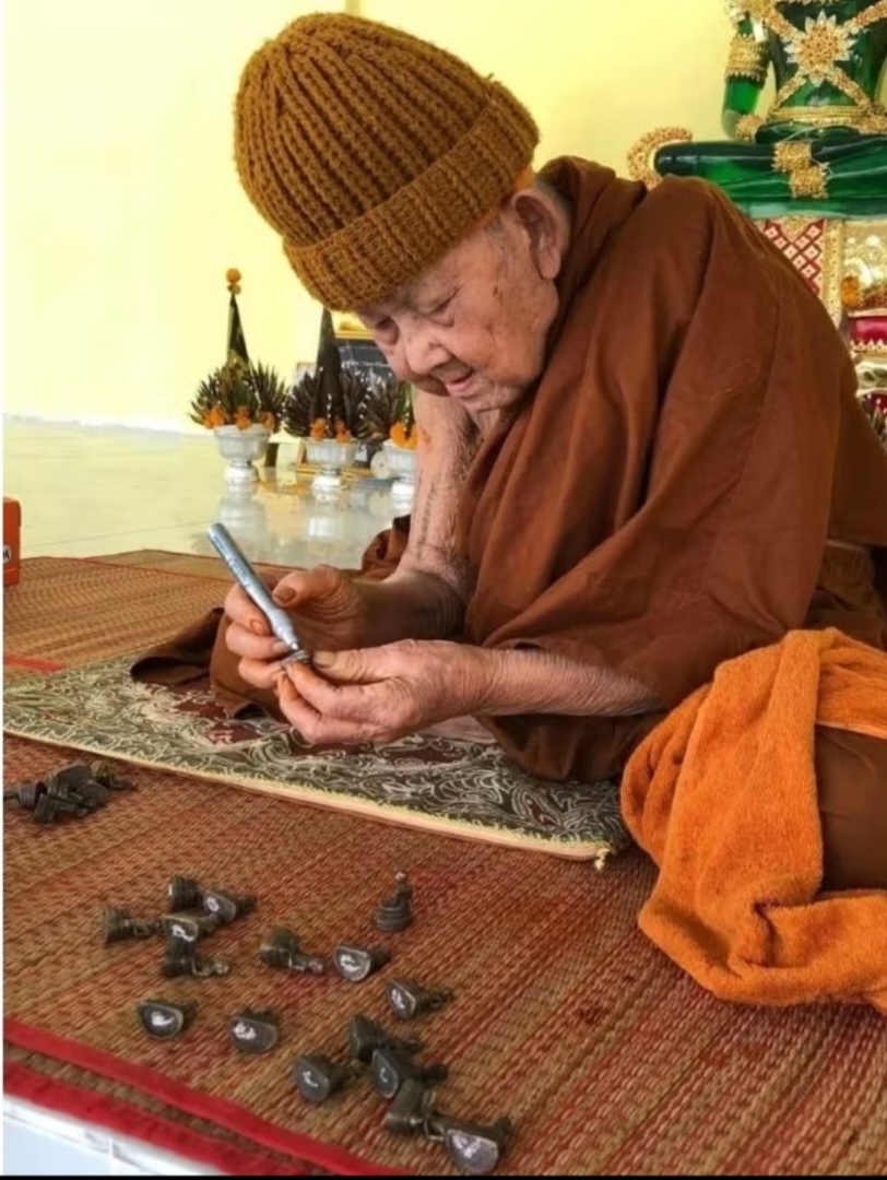 พระมหากัสสปะ ❇เนื้อมหาชนวนธาตุกายสิทธิ์⭐เลขมงคล2หลัก เลข56🔹อุดมวลสารใต้ฐานสร้าง1200องค์ ❇หลวงปูสิงห์โต จิตฺตธมฺโม