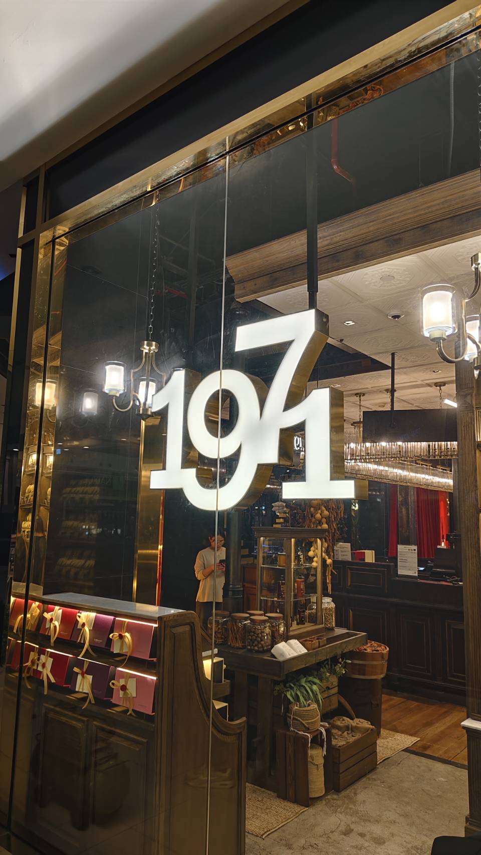 ป้ายร้าน '' 1971 HERITAGE TO DENG ''