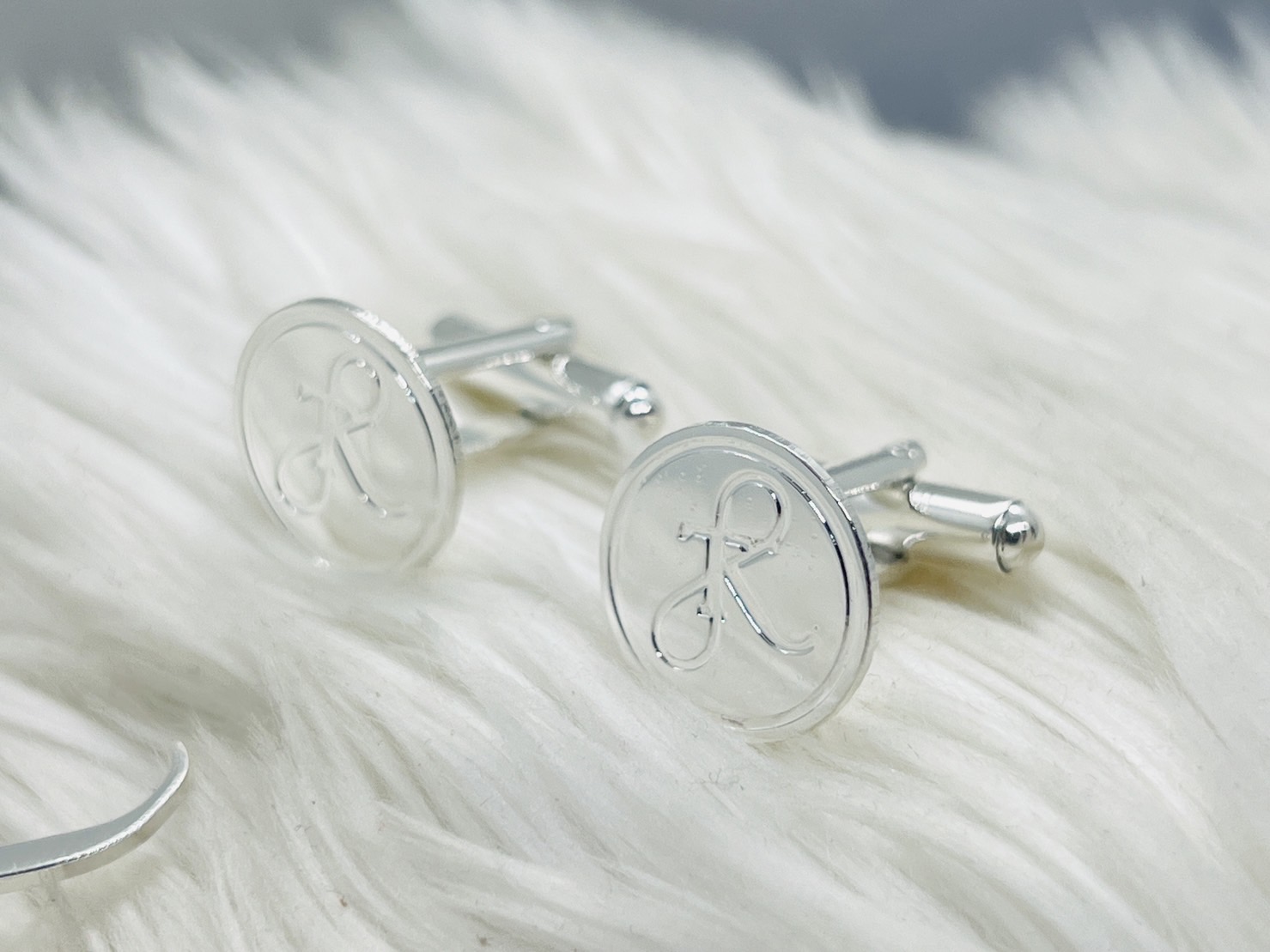 คัฟลิงค์ (Cufflinks)