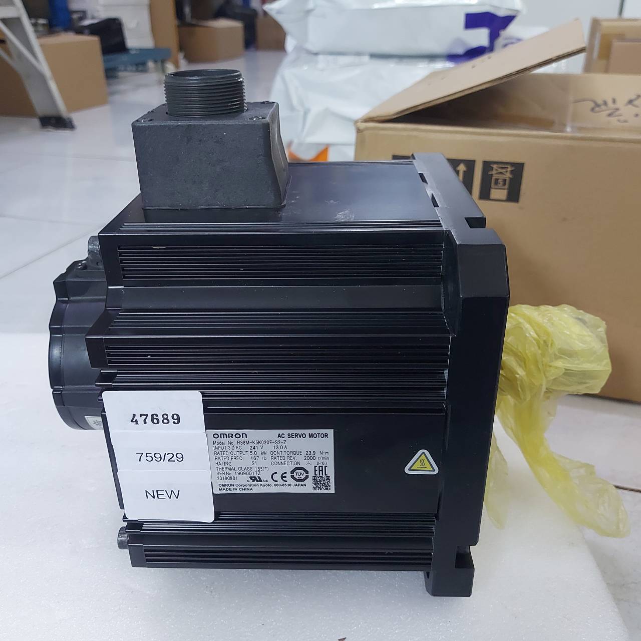 SERVO MOTOR "OMRON" รุ่น R88M-K5K020F-S2-Z