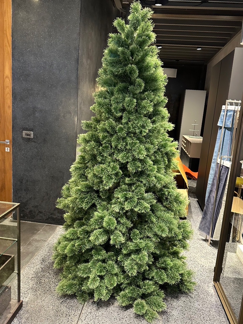 ต้นคริสต์มาสทรงสนพุ่มหนาแน่น ใบสน VIP 7 ฟุต ปลายแตก