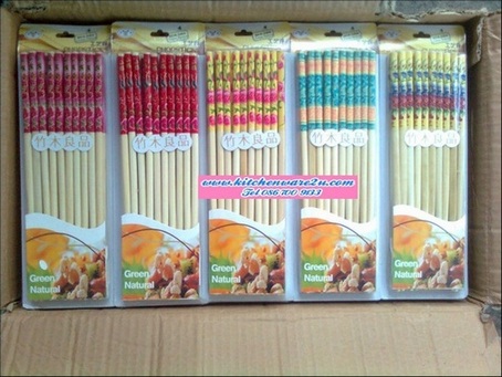 P03676 ตะเกียบไม้ 10 คู่ อย่างดี มีลาย แพคเกจสวย ราคาส่งต่อ 1 โหล : 12 อัน (คลิ๊กที่สินค้าเพื่อดูรายละเอียด)