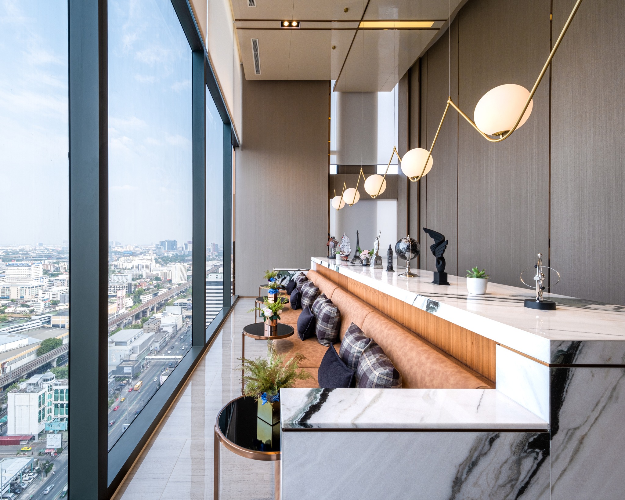 Cloud Thonglor–Phetchaburi Condominium Experience and prove for yourself the true value of location, luxury, and lifestyle — a high-end condominium offering over 4,000 sq.m. of full-facility common areas, the most comprehensive in this district.