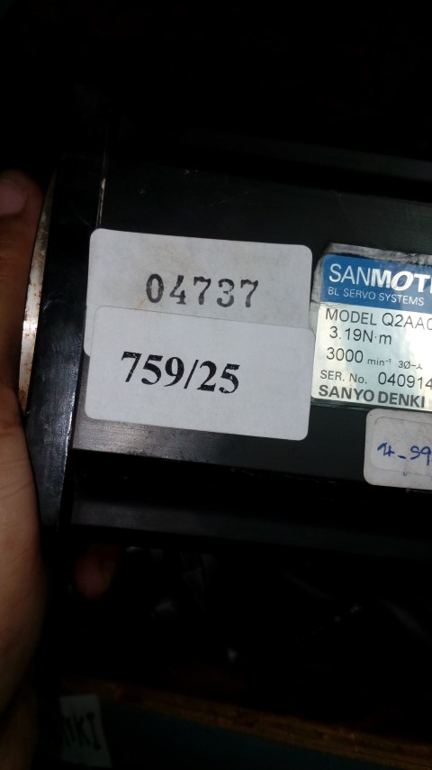 SERVO MOTOR " SANYO DENKI " MODEL : Q2AA08100HXS2T