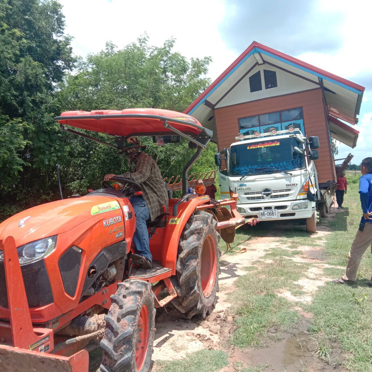 ช่างดีดบ้านสุพรรณบุรี