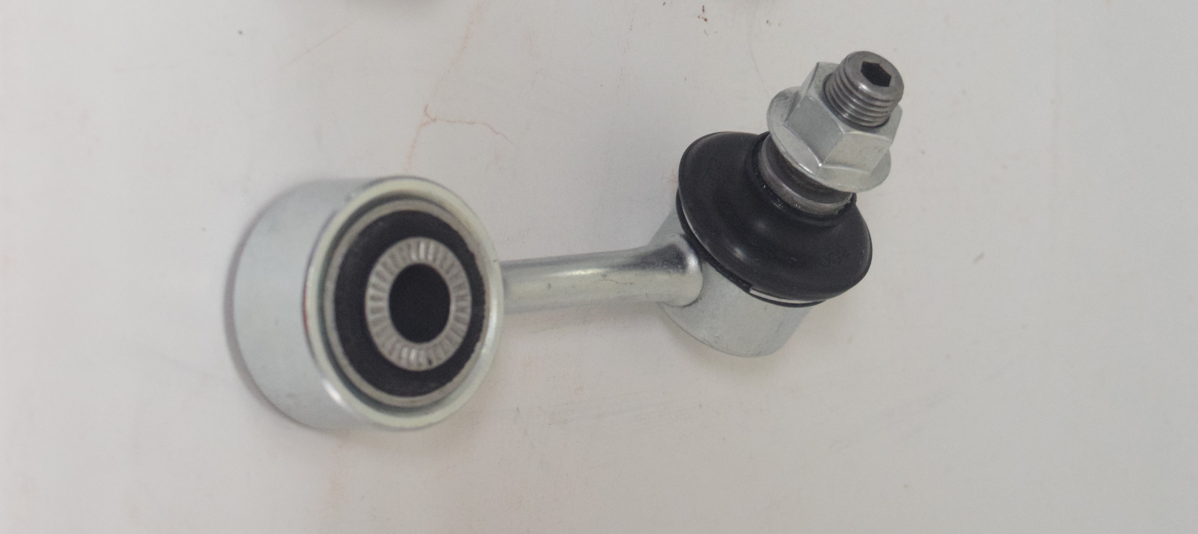 ลูกหมากกันโคลงหน้า MITSUBISHI PAJERO ปี 1990-On มิตซูบิชิ ปาเจโร่ / ขนาด ยาว A 83 mm. เกลียวเสื้อ B 12 mm. ตัวเลขบอกทิศ C / 3L-7720 / ยี่ห้อ 333 (1คู่ 2 ตัว) (STABILIZER LINK FRONT) (ซ้าย / ขวา)