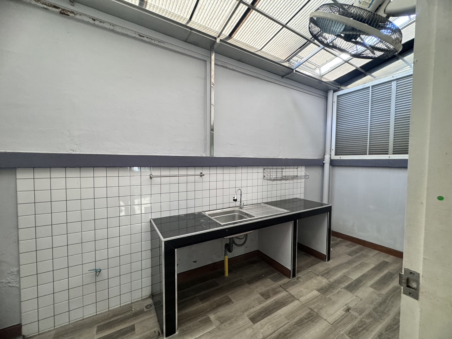 ให้เช่าทาวน์เฮ้าส์ หมู่บ้านดิเอ็กซ์คลูซีฟ พัฒนาการ44 ใกล้ BTS หัวหมาก พร้อมเข้าอยู่ 15 ธันวาคม 68 (N.1485)