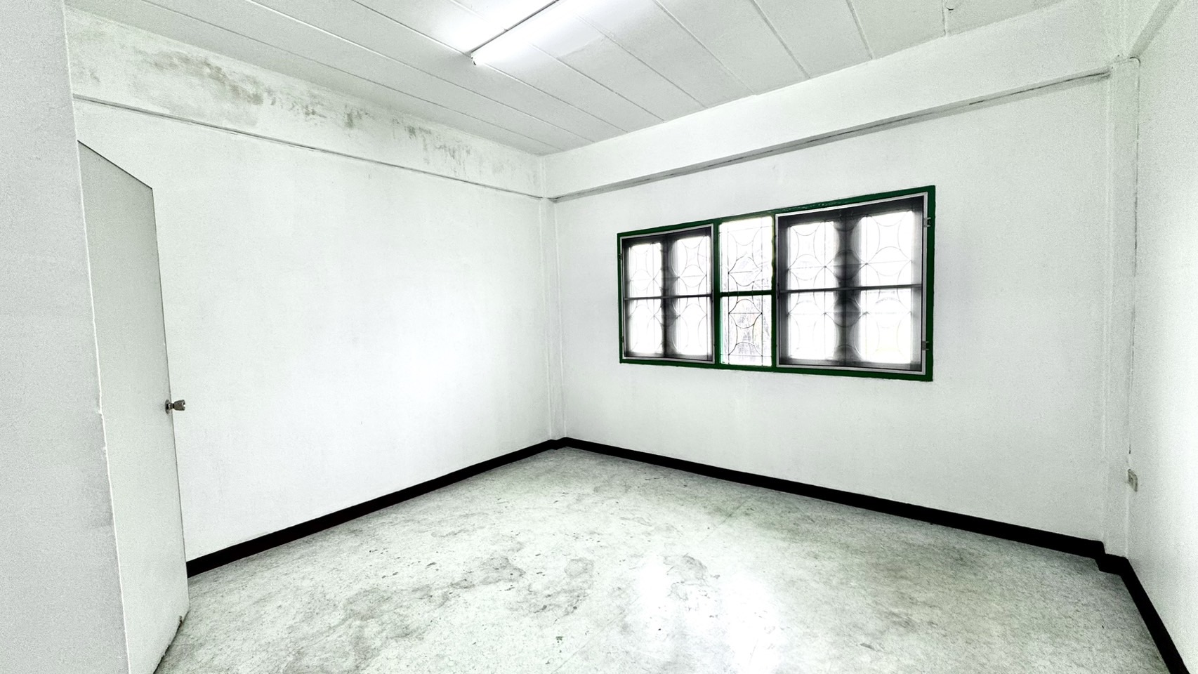 ขายอาคารพาณิชย์ 2.5 ชั้น หมู่บ้านบัวทองธานีพาร์ค บางบัวทอง 2ห้องนอน 2 ห้องน้ำ 20 ตารางวา นนทบุรีทำเลบางบัวทอง ราคา : 1,700,000 บาท