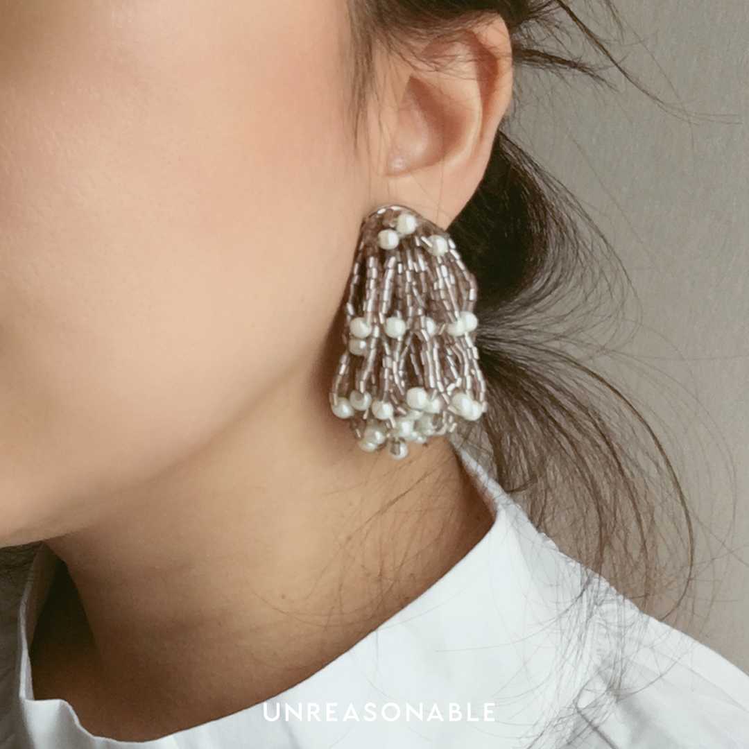 ต่างหูลูกปัด สีเทาม่วง ต่างหูคลิป สวยใส่สบาย UA0603-02 Unreasonable Accessories