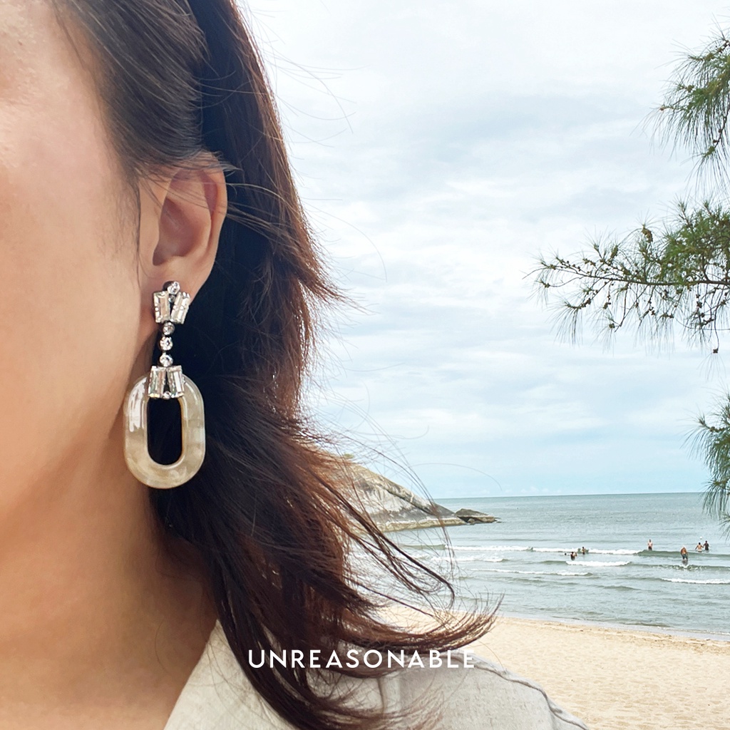 ต่างหู Acrylic Ivory ต่างหูคลิป ต่างหูก้านเงินแท้ น้ำหนักเบา สวยใส่สบาย UA0814-01 Unreasonable Accessories