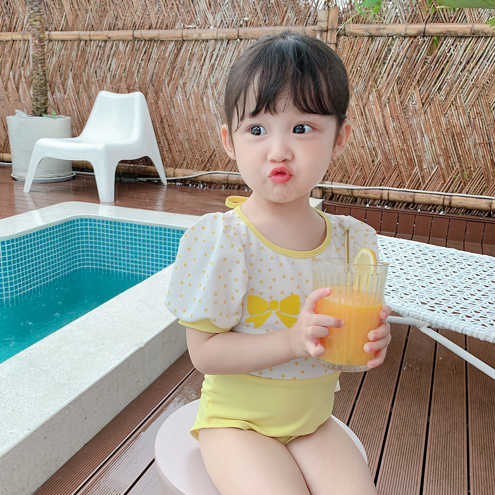 ชุดว่ายน้ำเด็กหญิงแขนสั้น วันพีซ พร้อมหมวก กันแดด กันยูวี พร้อมส่ง ลายดอกไม้ สีพาสเทล