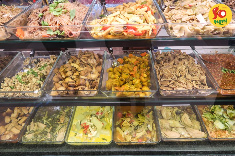 อาหารเจ แกง ของร้านโซวีแกน