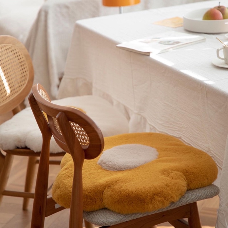 [พร้อมส่ง] Jnihouse : เบาะรองนั่งหมอนดอกไม้ขนนุ่ม