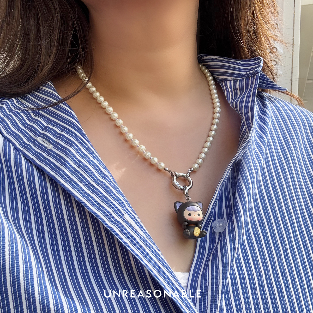 สร้อยคอมุกแก้ว 6 mm. POP BEAN พร้อม จี้ PUCKY UA1004-01 Unreasonable Accessories