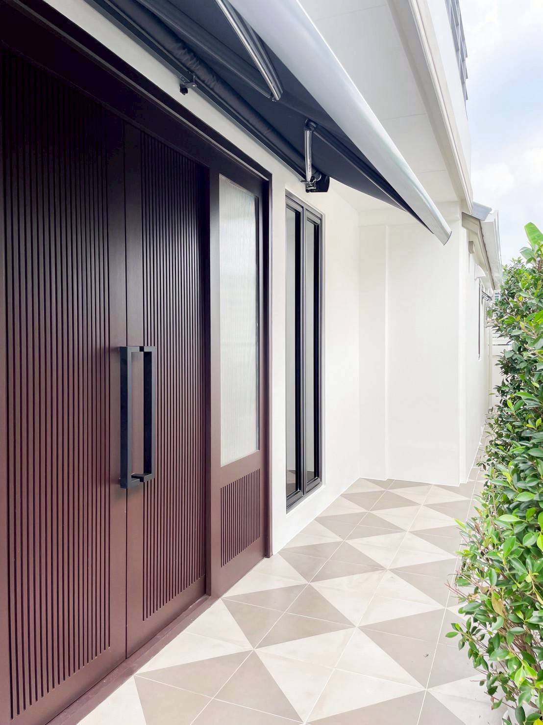 ให้เช่าทาวน์โฮม 3 ชั้น ใกล้หมู่บ้านนักกีฬาแหลมทอง บ้านรีโนเวทใหม่พร้อมอยู่ (N.1874)