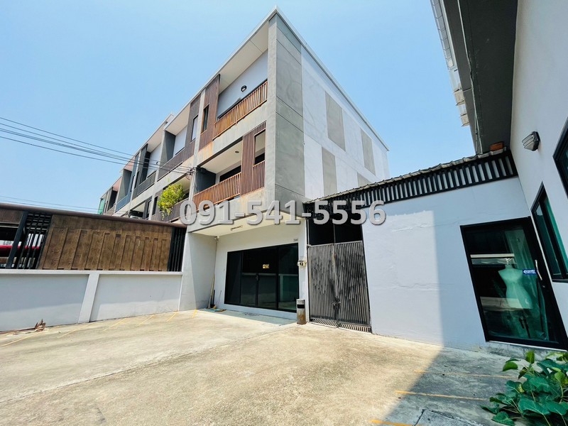 ขาย เซ้ง อาคารพาณิชย์ รามคำแหง 21 ใกล้จุดขึ้นลงทางด่วน ตึกแถว 3 ชั้น 4 คูหา พื้นที่ 154 ตรว