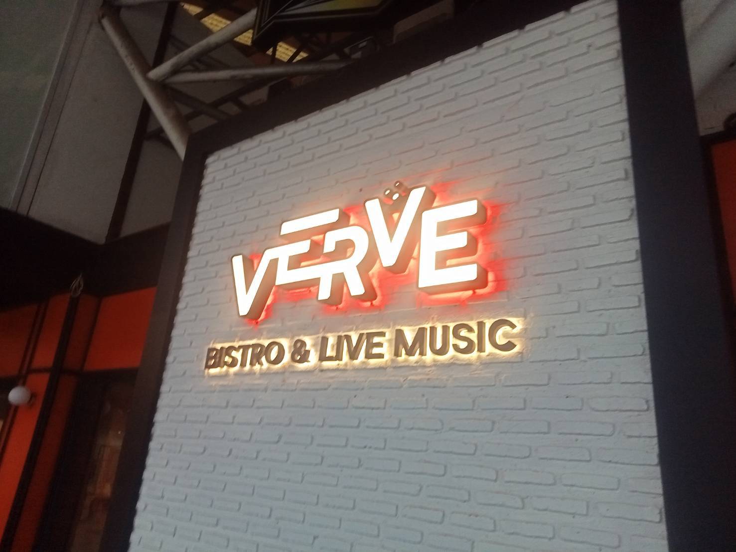 #ป้ายอักษรไฟออกหน้า