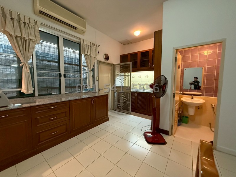 ขายทาวน์โฮม 3 ชั้นเล่นระดับ พื้นที่ 21.2 ตรว 3นอน 4น้ำ บ้านกลางเมือง โชคชัย 4 เฟอร์นิเจอร์ built-in