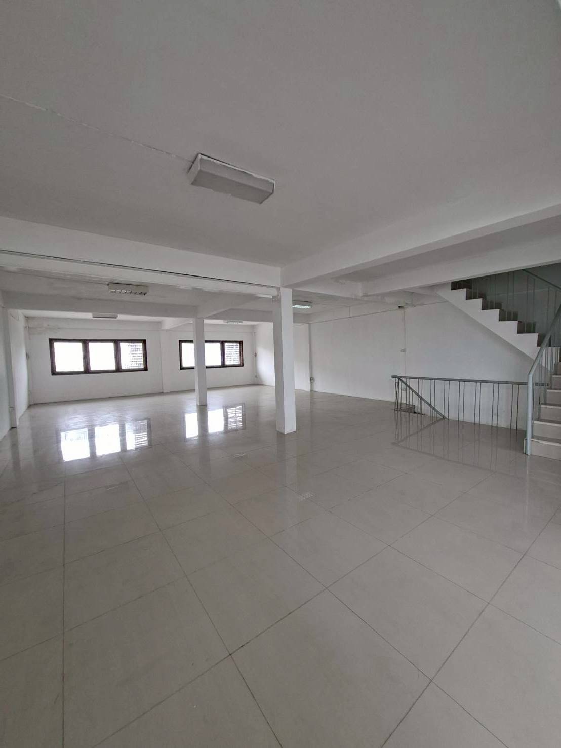 ให้เช่าอาคารพาณิชย์ 2 คูหา 3 ชั้น+ดาดฟ้า ติด ถนนเฉลิมพระเกียรติ ใกล้โรงพยาบาลสินแพทย์ (N.1855)