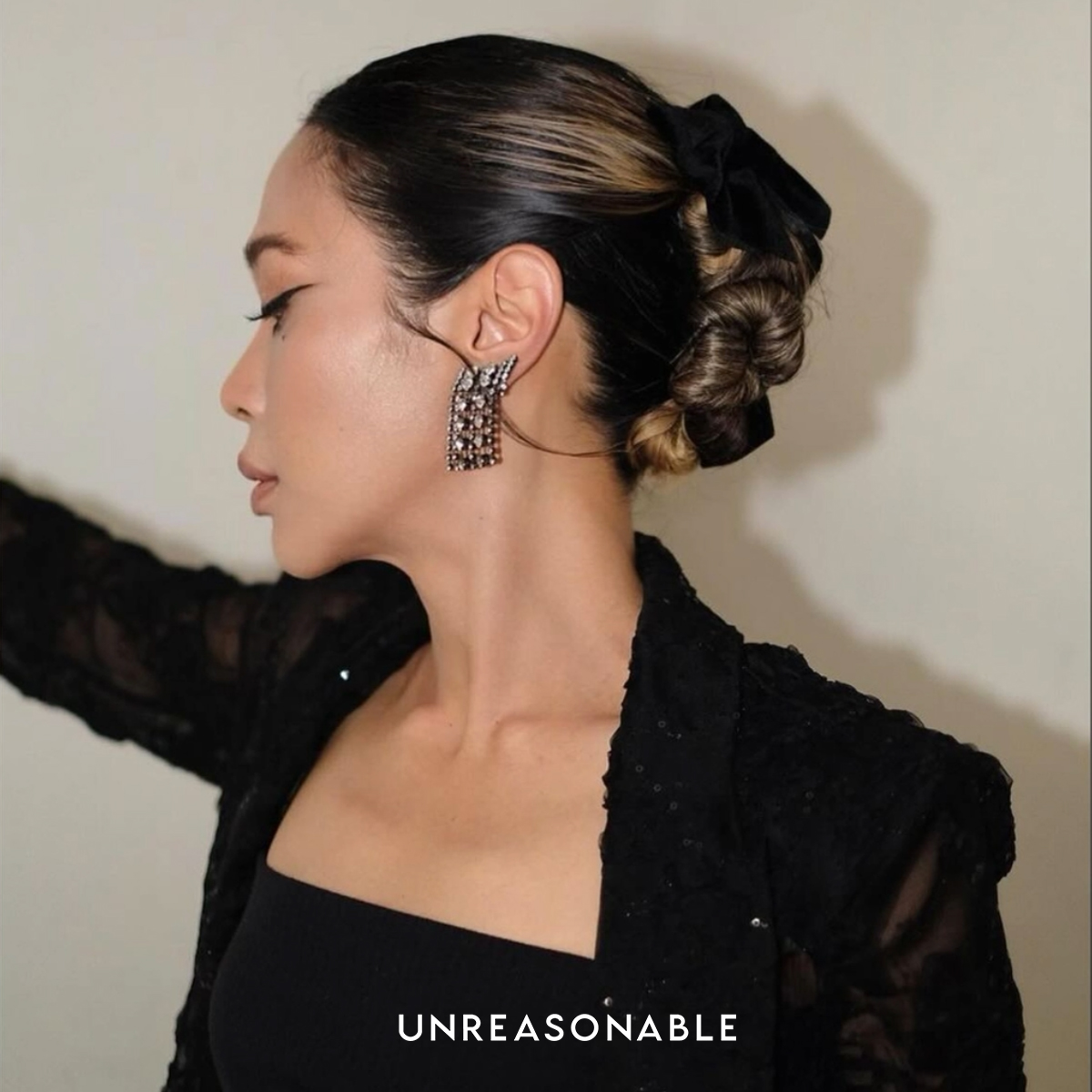 Crystal Chandelier Earrings ต่างหูคลิป ต่างหูก้านเงินแท้ น้ำหนักเบา UA0699-01 Unreasonable Accessories