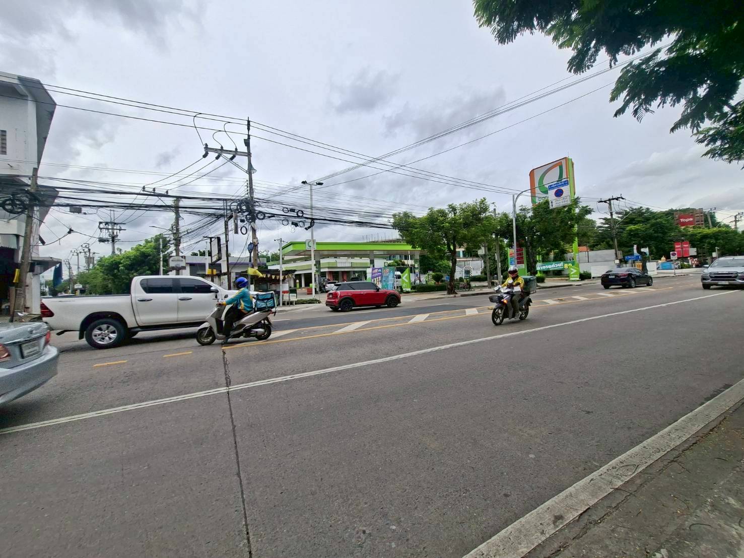 พื้นที่ให้เช่า ติดถนนเฉลิมพระเกียรติ ใกล้ซีคอนสแควร์ ศรีนครินทร์ (N.1856)