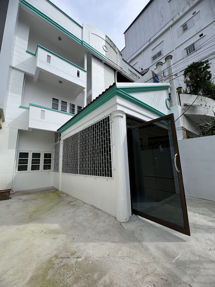 ขายทาวน์โฮม หมู่บ้านเรืองศิริ สุขุมวิท 62/1 ห่างจากถนนสุขุมวิทเพียง 50 ม. (N.948)
