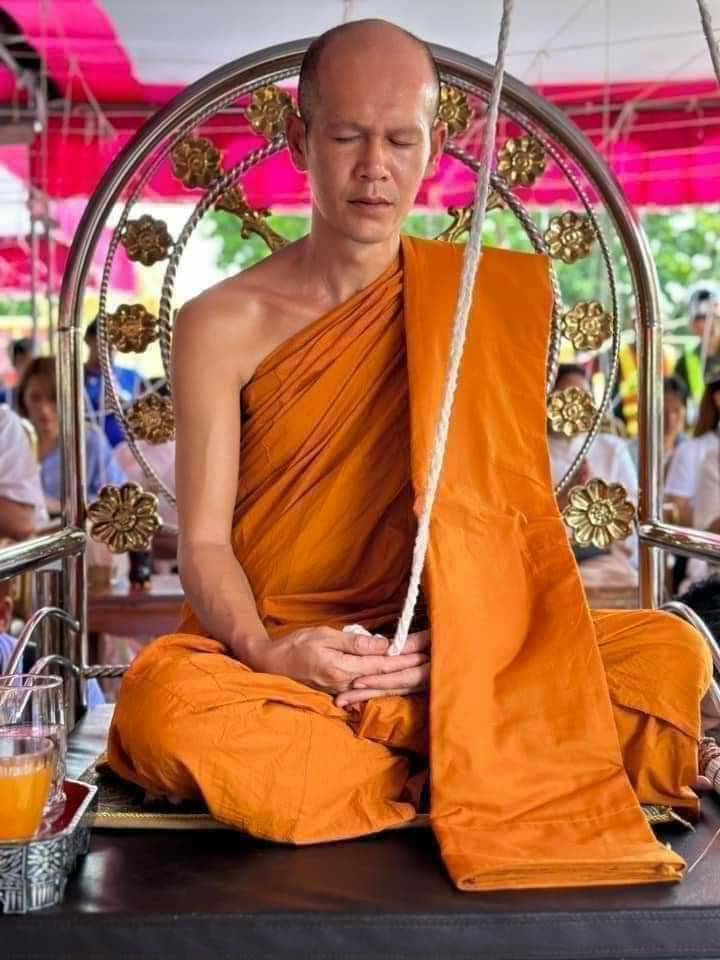 หลวงปู่ทวดเปิดโลกพระธาตุพนม เนื้อทองแดงรมดำ