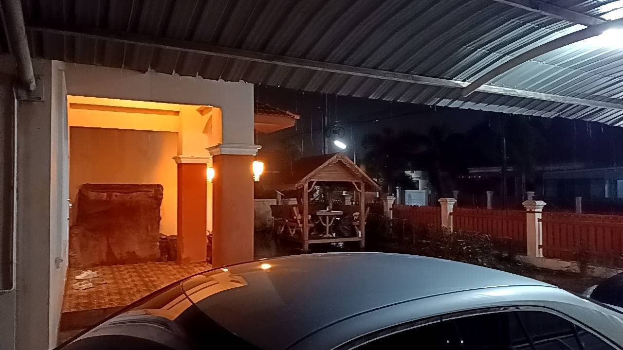 ขายบ้านเดี่ยว พฤกษาแลนด์ หนองชาก บ้านบึง ชลบุรี ราคาดีที่สุดในย่านนี้! เพียง 2.99 ล้านบาท บนพื้นที่กว้างขวางถึง 93.4 ตร.ว. ขนาด 2 ห้องนอน 2 ห้องน้ำ พร้อมห้องครัว ห้องทานข้าว และห้องรับแขก แถมเฟอร์นิเจอร์และแอร์ 2 เครื่อง จอดรถสบายๆ ได้ถึง 7 คัน! (ในบ้าน 4