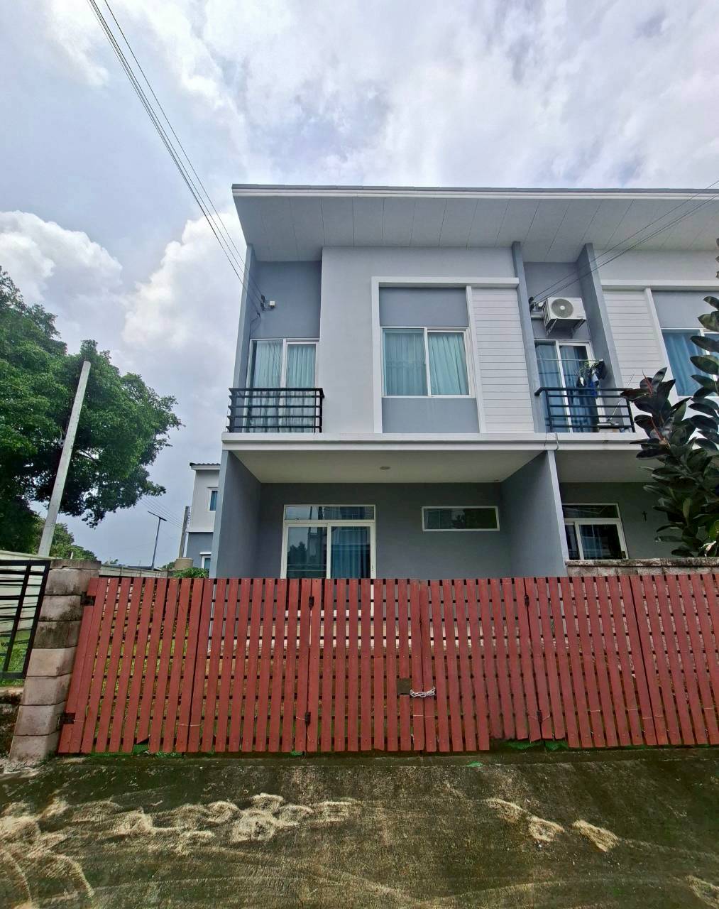 ให้เช่าทาวน์เฮ้าส์ 2 ชั้น หมู่บ้านกัสโต้ - สุวรรณภูมิ พร้อมอยู่ (N.1816)