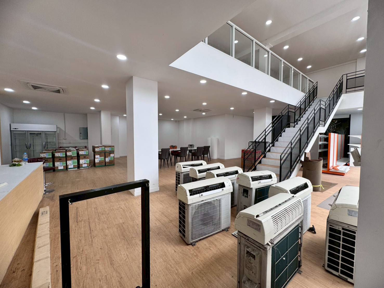 ให้เช่าพื้นที่ ชั้น 1 และชั้นลอย ทำเลเอกมัย ใกล้ BTS เอกมัย (N.1222)