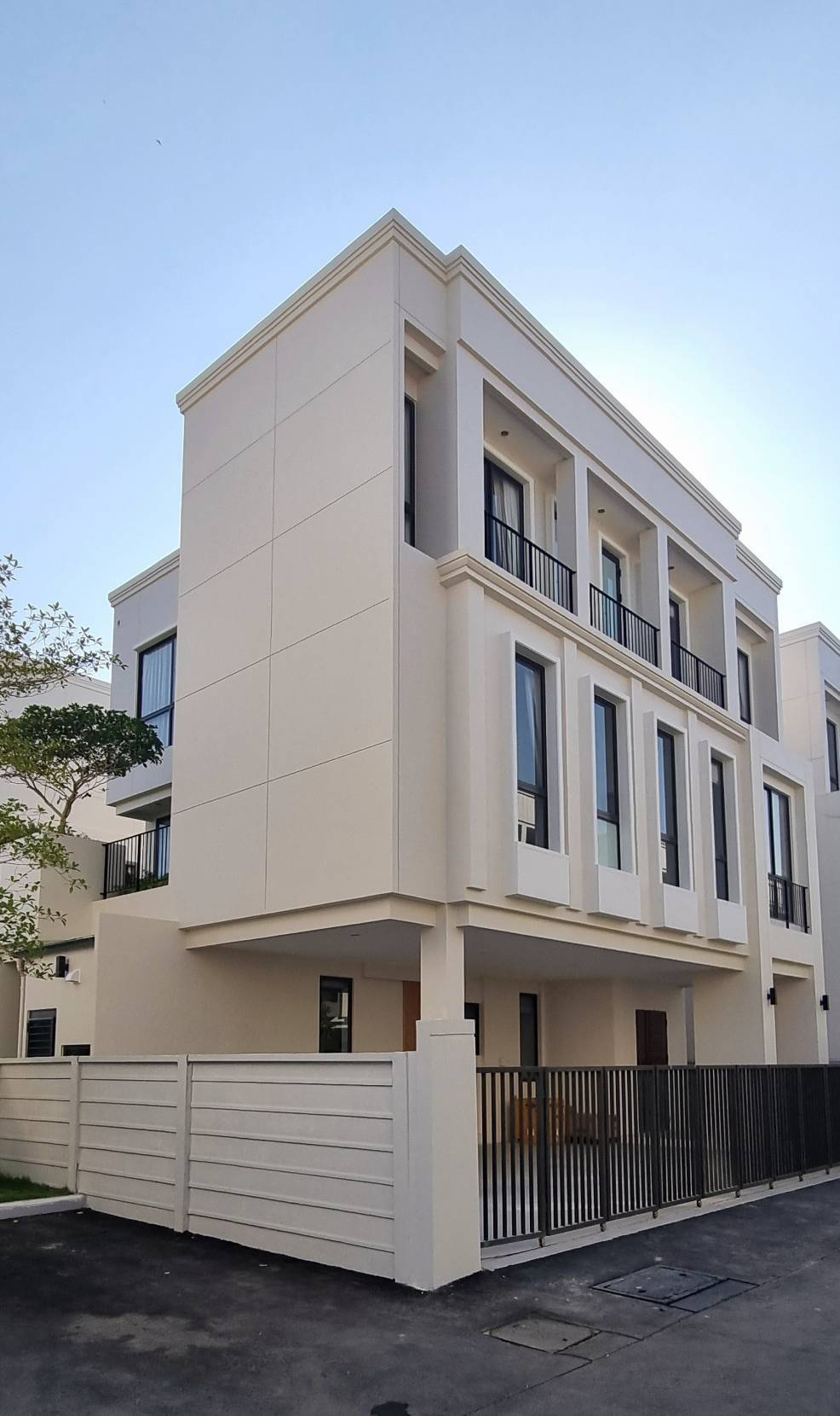 ให้เช่าบ้านเดี่ยว 3 ชั้น หมู่บ้าน แอร์รี่ กรุงเทพกรีฑาพร้อมอยู่ เขตลาดกระบัง กทม (N.1548)