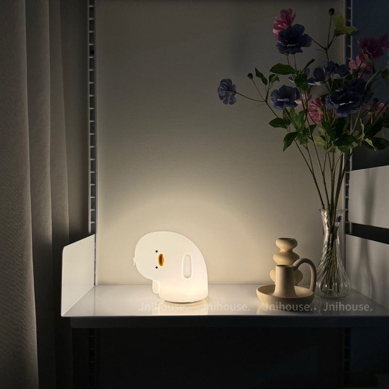 [พร้อมส่ง] Jnihouse : Curious duck - โคมไฟเป็ดนุ่ม