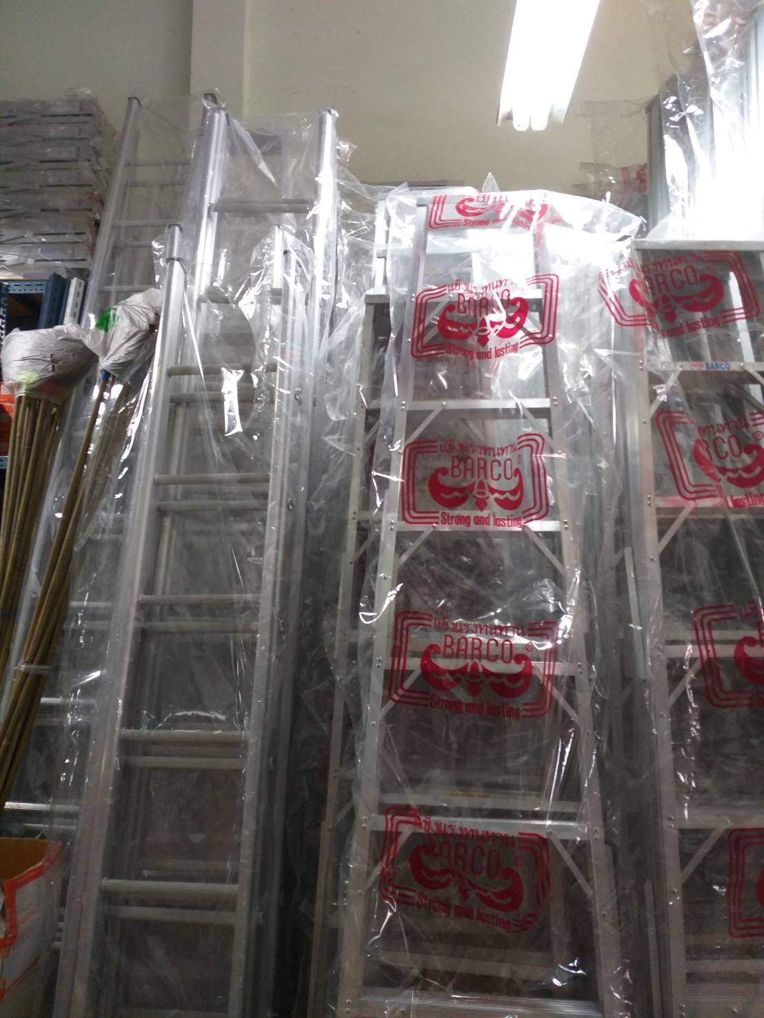 บันไดอลูมิเนียม ทรงA ขึ้นลงทางเดียว 4 ขั้น ยี่ห้อ BARCO