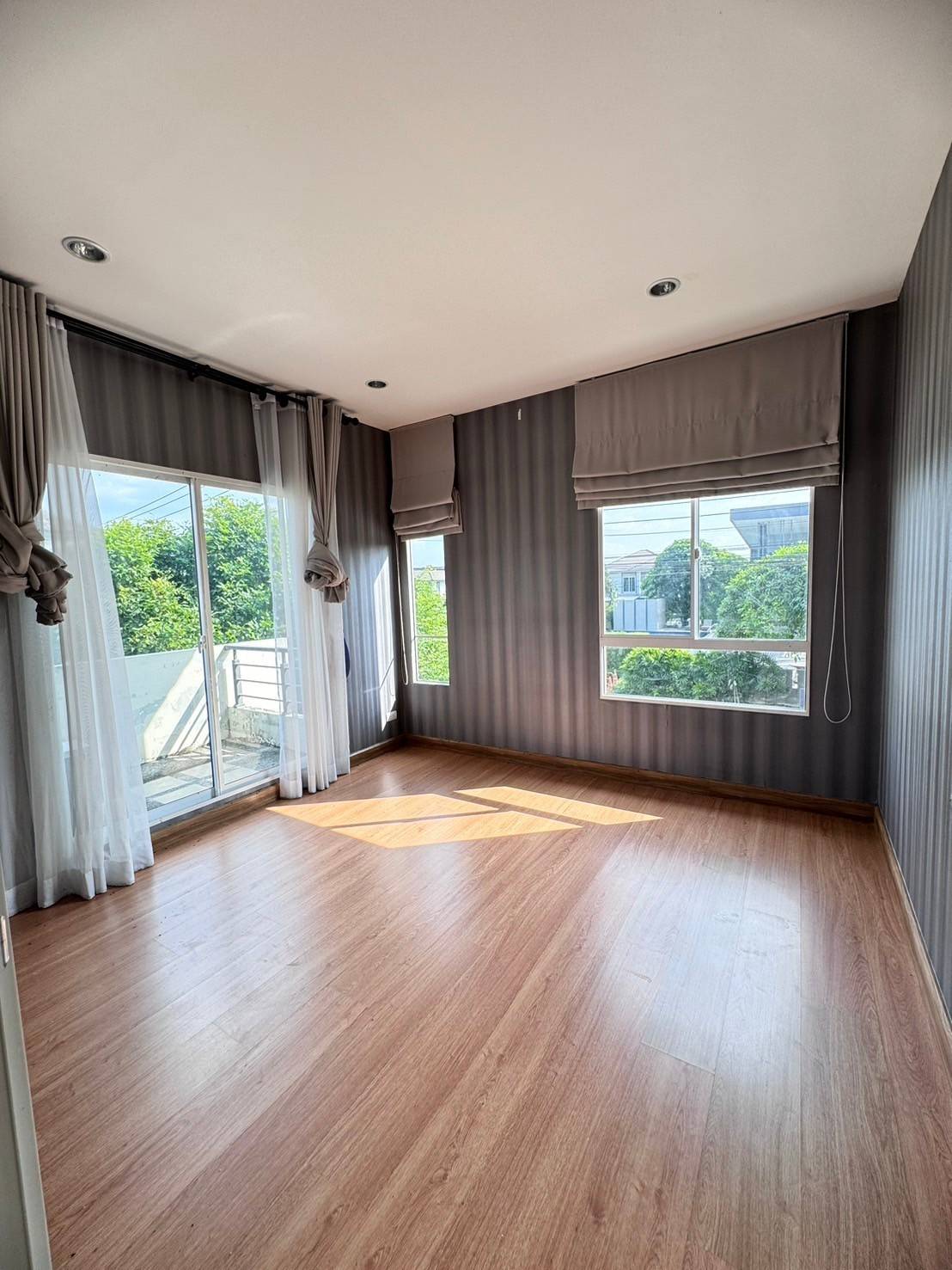 ขาย เช่า บ้านเดี่ยวหมู่บ้านเดอะแพลนท์รังสิต-คลอง3 หลังมุม เช่า 20,000 บาท อ.คลองหลวง ปทุมธานี ( N.1460 )