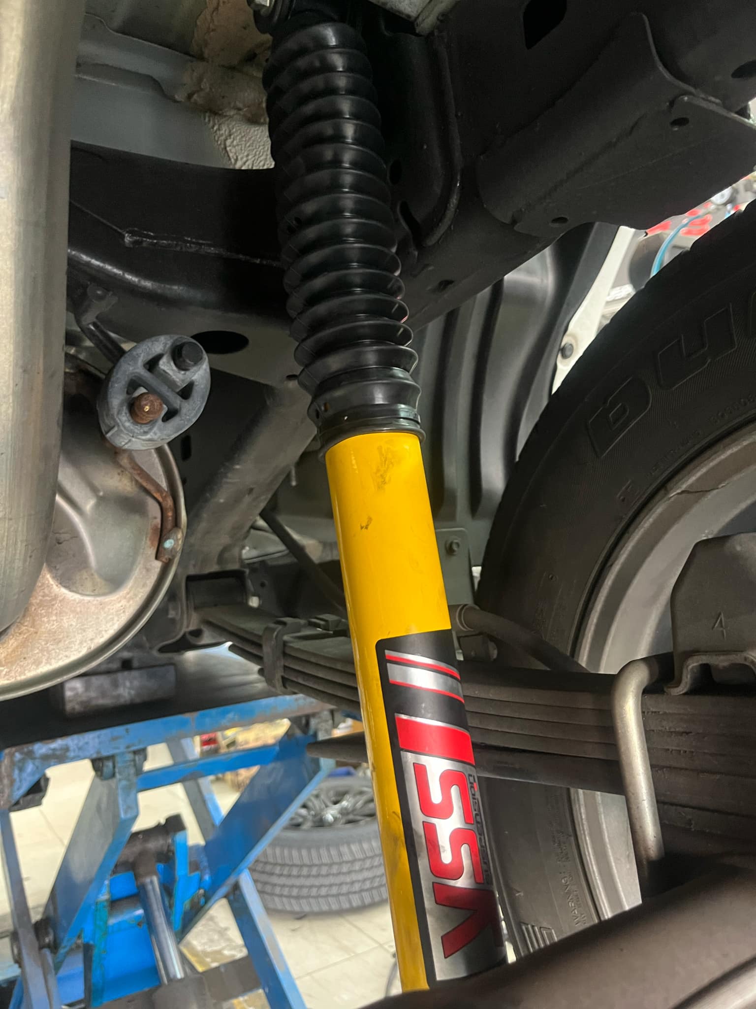 TOYOTA REVO ROCCO เปลี่ยนโช้คอัพอัพเกรดช่วงล่าง [+] YSS DTG [+] YSS PERFORMANCE SPRING สอบถามข้อมูลเพิ่มเติม หรือ นัดหมายเข้ารับบริการ โทร. 08-6569-1915 Location : https://goo.gl/maps/HrNUAZXPN94KvxZ98? รถยนต์มีปัญหาไม่รู้ต้องแก้ตรงไหน ทางเรายินดี ตรวจหาปัญหาและหาวิธีแก้ บอกลูกค้าก่อนลงมือทำเสมอด้วยราคาเป็นธรรม เวลาบริการ วันจันทร์-วันอาทิตย์ 09:00 น. - 17.30 น. #ToyotaRevo #yssdtg #YSSspring #โช้คอัพ #ช่วงล่าง #โช๊ค #ยางรถยนต์