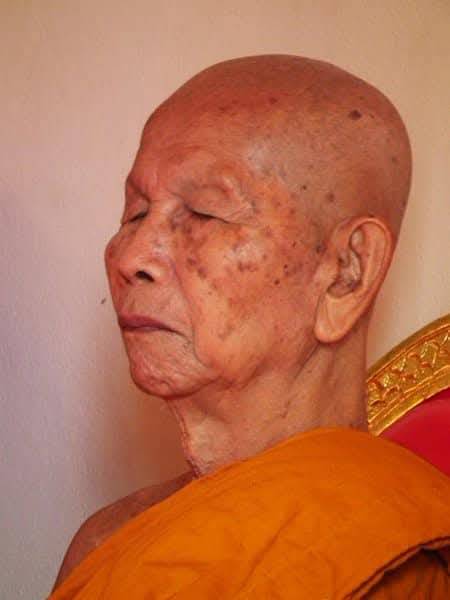 พระสังกัจจายน์ รุ่นแรก (เลขมงคล 652) หลวงปู่เกลี้ยง วัดโนนแกด จ.ศรีสะเกษ ปี2556 (เนื้อเหล็กน้ำพี้แก่ชนวนนวะ)