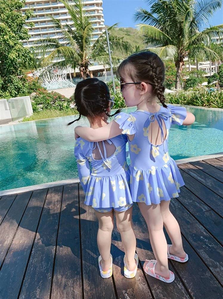 ชุดว่ายน้ำเด็กหญิง กระโปรงกางเกง หวานๆ แขนกุด และ แขนยาว ไซส์เด็กโต ค่อนข้างใหญ่ กันแดด กันยูวี พร้อมส่ง