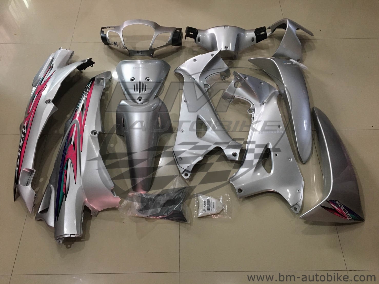 ชุดสี WAVE 125S + อกไก่ สีเทา411กุญแจกลม 4,500 กรัม