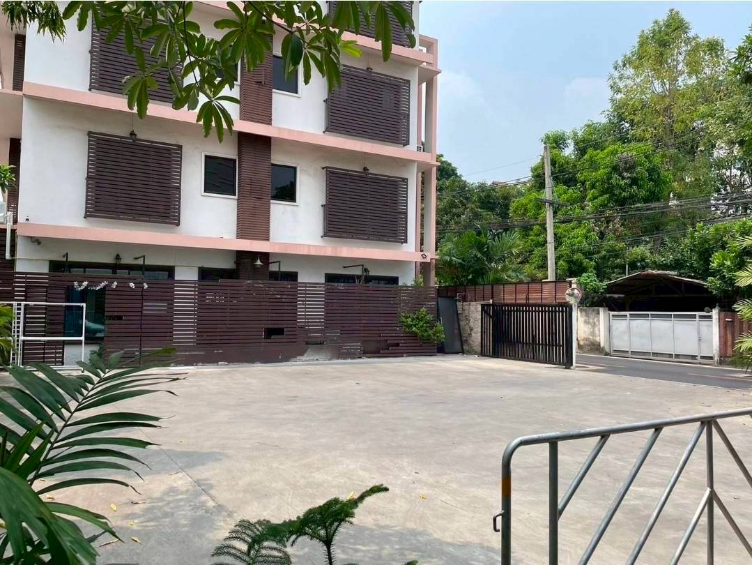 ให้เช่าพื้นที่ขนาด 60 ตร.ว. เหมาะทำคาเฟ่ ออฟฟิศย่าน เอกมัย 12 (N.1918)