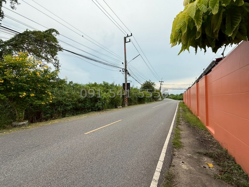 ขายที่ดิน 3 แปลงติดกัน 16 ไร่ ริมถนน ใกล้วัดหลวงพ่อโสธร ตรงข้ามหมู่บ้านมารวย ฉะเชิงเทรา การเดินทางสะดวกใกล้แหล่งชุมชน