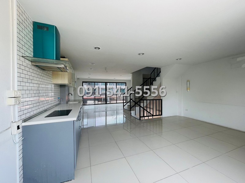 ขาย เซ้ง อาคารพาณิชย์ รามคำแหง 21 ใกล้จุดขึ้นลงทางด่วน ตึกแถว 3 ชั้น 4 คูหา พื้นที่ 154 ตรว