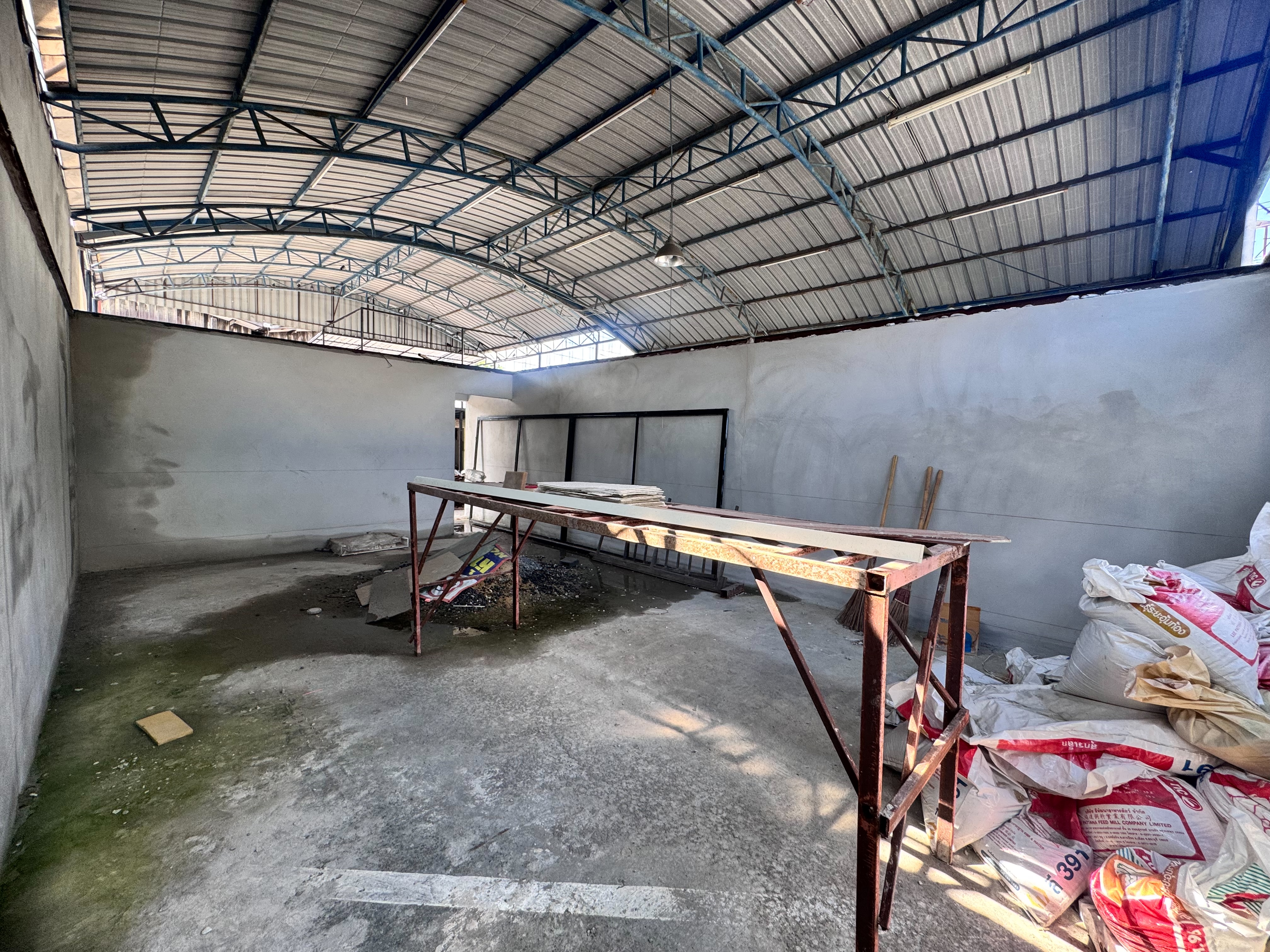 ให้เช่าโกดังซอยสุขุมวิท105 พื้นที่ 50 ตรว. โกดังลาซาล (N.1020)