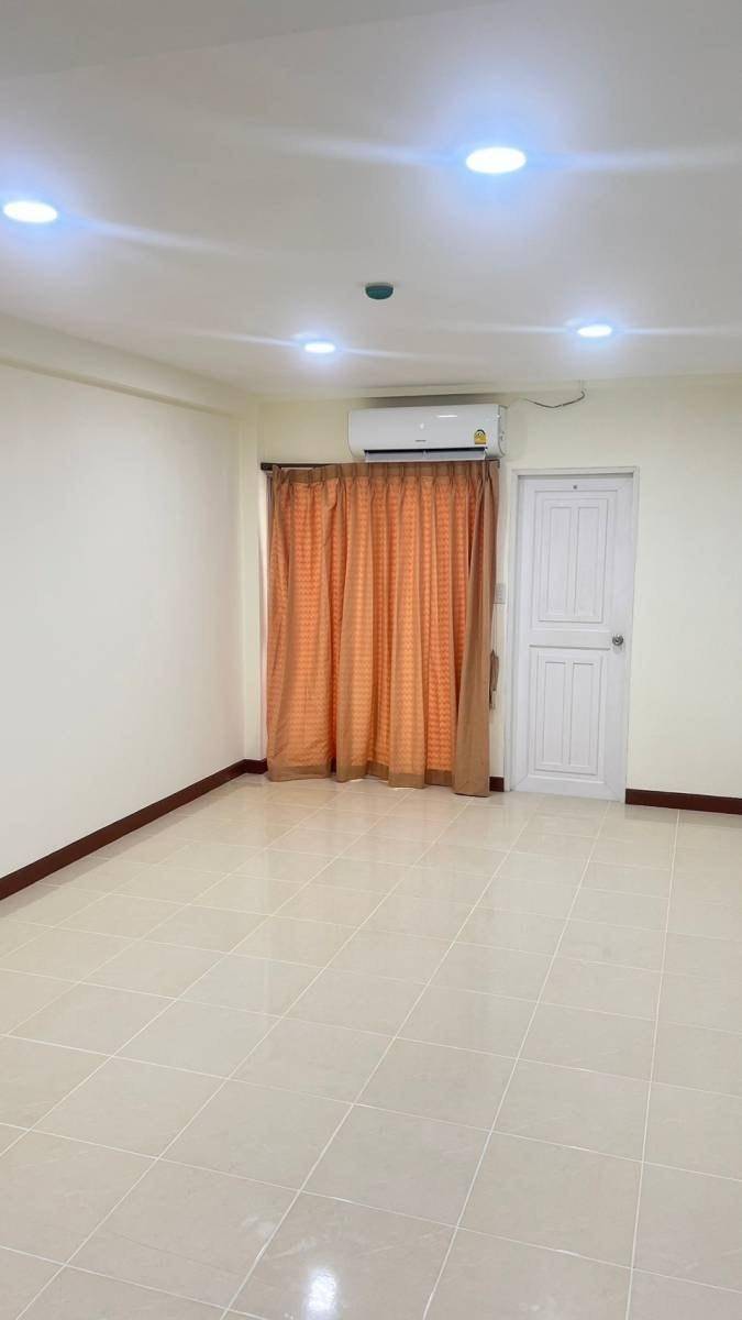 *ขายด่วน และถูกมาก เดอะ คัลเลอร์ ลีฟวิ่ง คอนโดมิเนียม ติดถนนเทพารักษ์ * (N.1075)