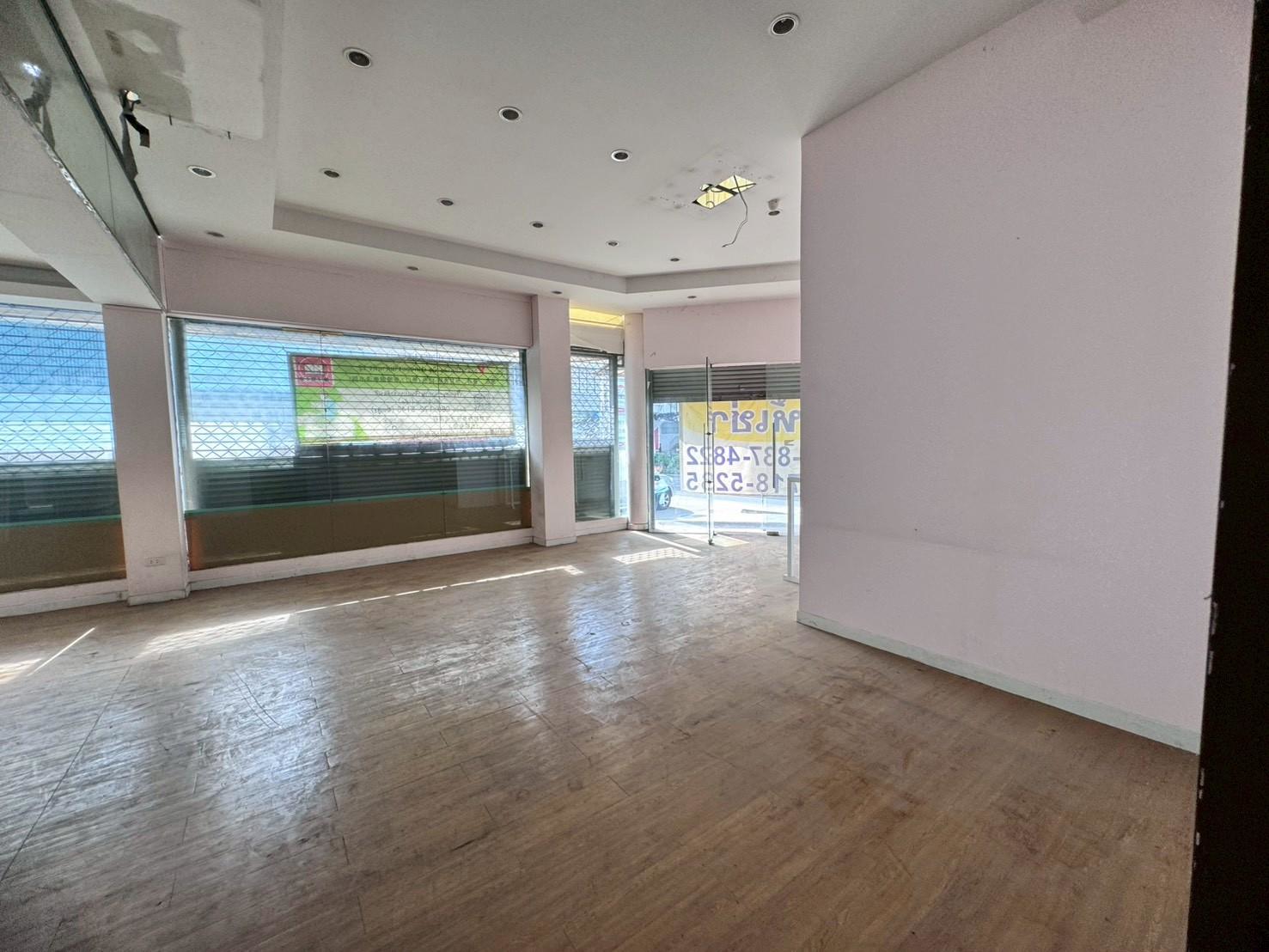 ให้เช่าพื้นที่สำนักงาน ชั้น 1 และชั้นลอย อาคารโล่งสวย ติดถนนรามคำแหง (N.1920)