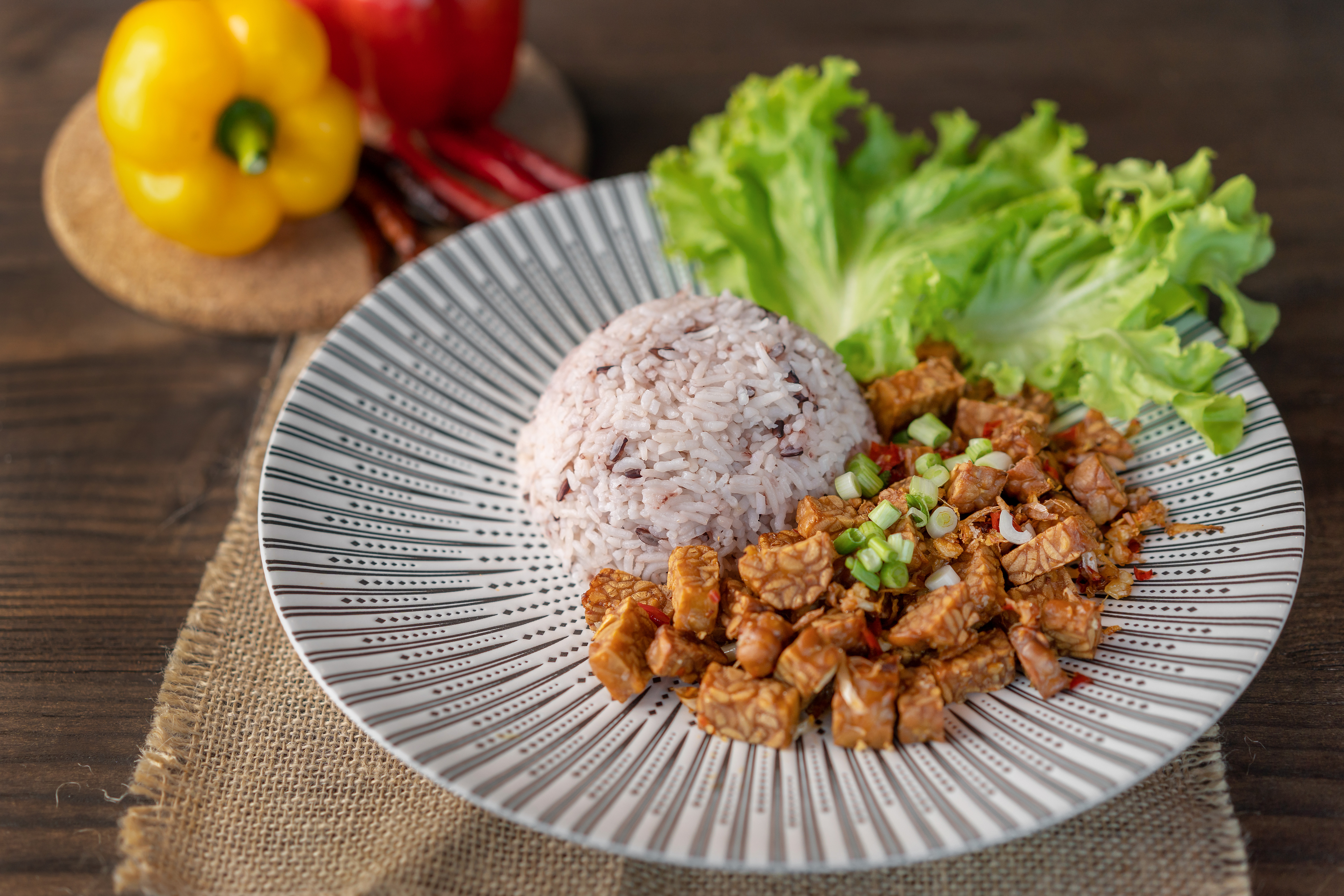 หมูกรอบเจ (Crispy Porkless)